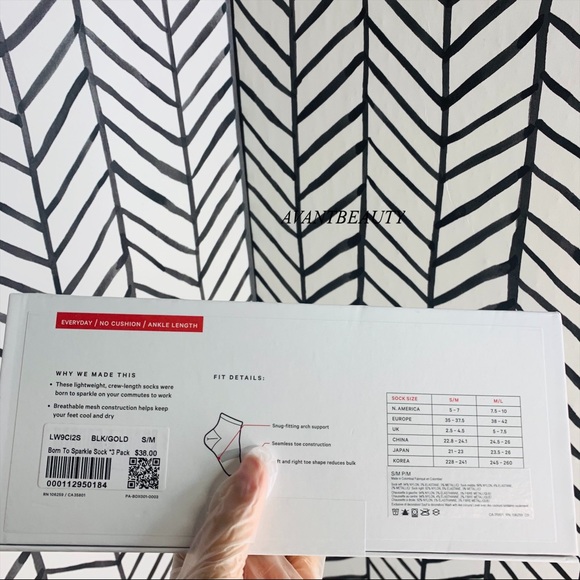 🔸 Lululemon born to sparkle socks black gold S/M - Picture 4 of 8